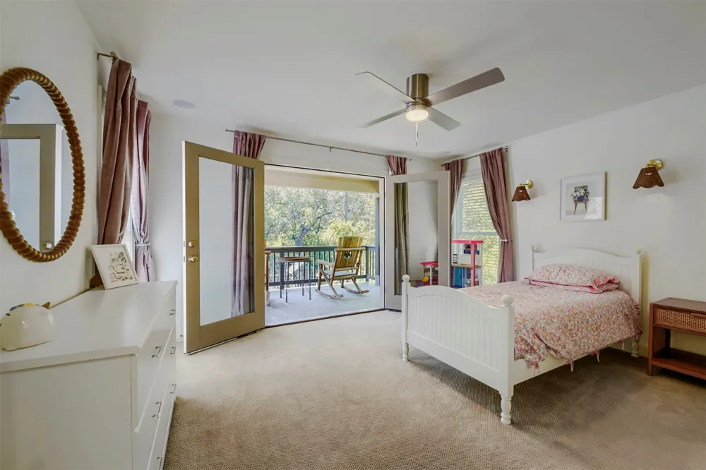 220 Clubhouse Drive Lakeway, TX 78734