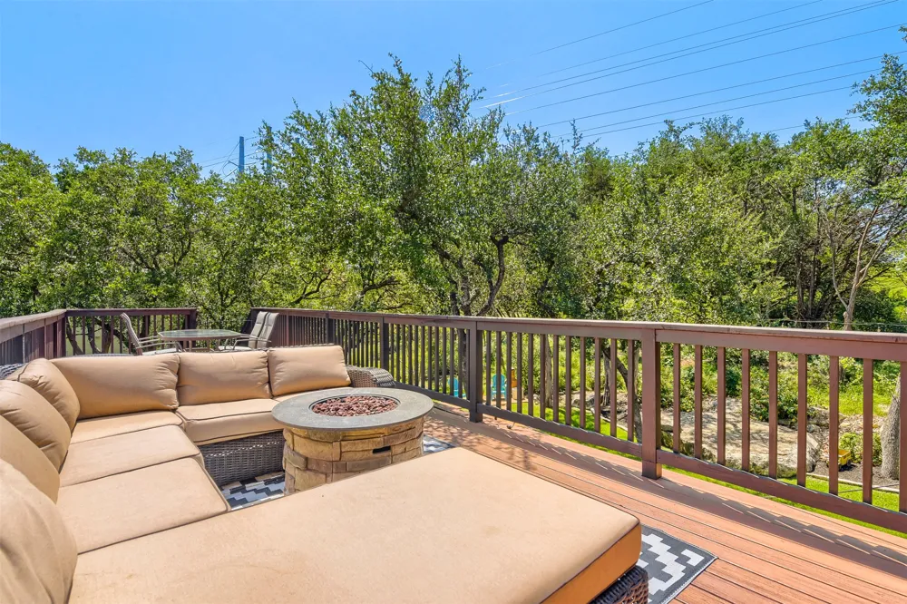 220 Clubhouse Drive Lakeway, TX 78734