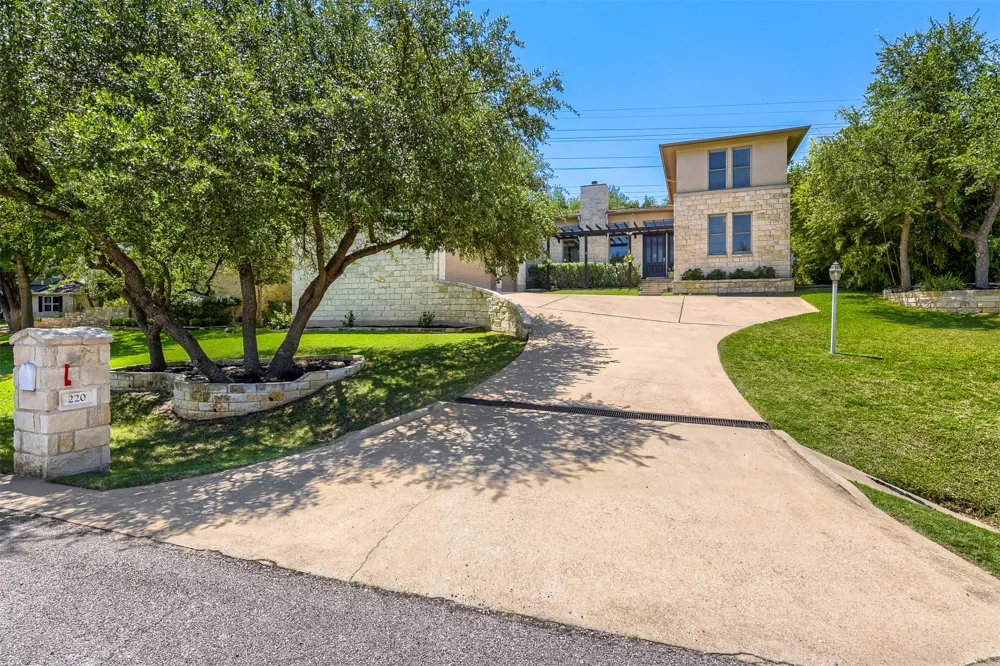 220 Clubhouse Drive Lakeway, TX 78734