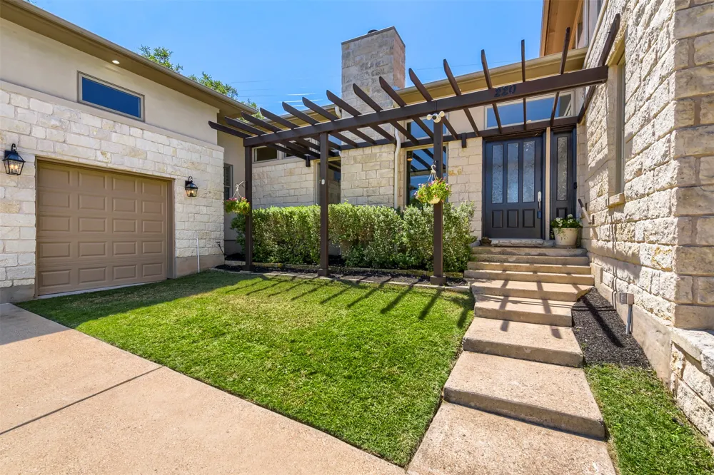 220 Clubhouse Drive Lakeway, TX 78734