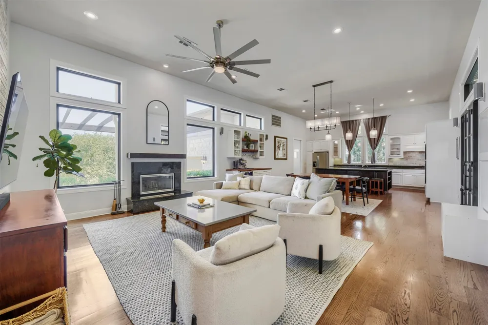 220 Clubhouse Drive Lakeway, TX 78734