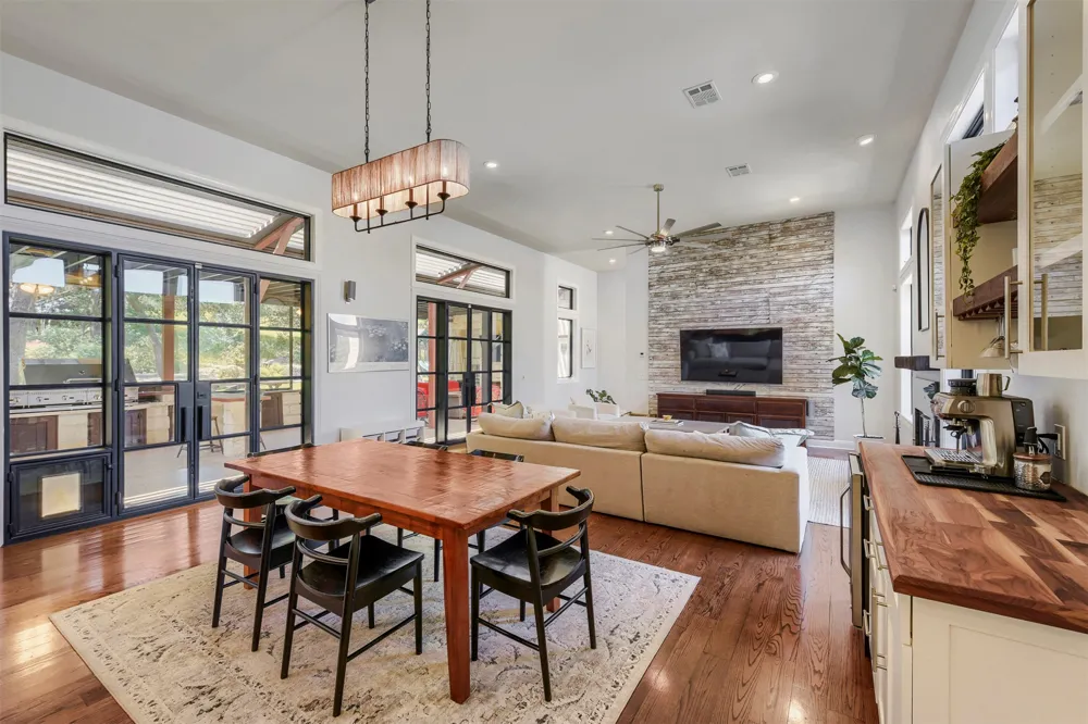220 Clubhouse Drive Lakeway, TX 78734