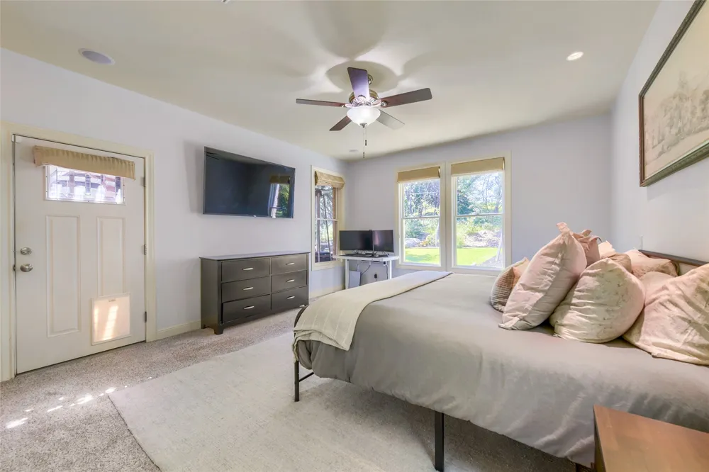 220 Clubhouse Drive Lakeway, TX 78734