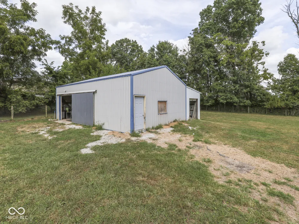 4051 400 ROAD W Bargersville, IN 46106
