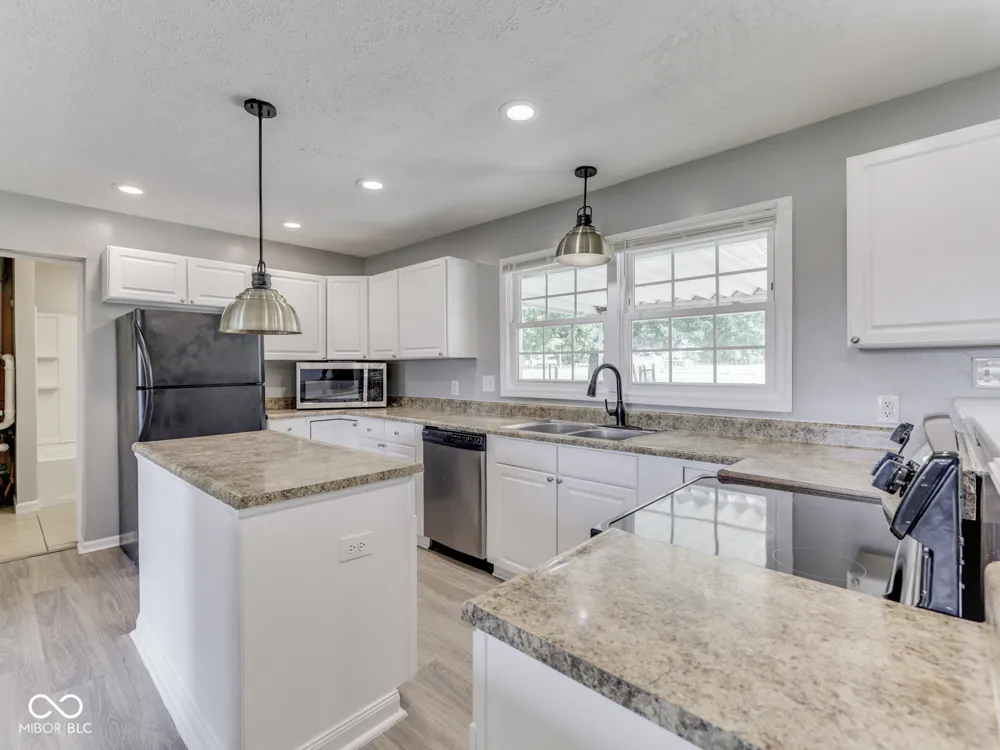 4051 400 ROAD W Bargersville, IN 46106