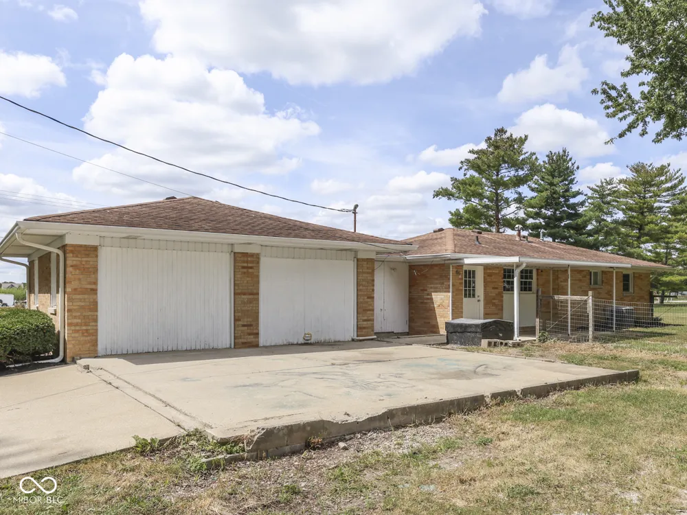 4051 400 ROAD W Bargersville, IN 46106