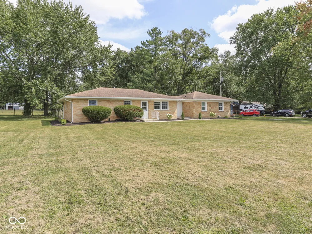 4051 400 ROAD W Bargersville, IN 46106