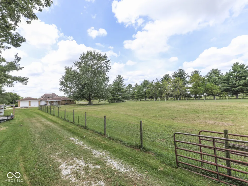 4051 400 ROAD W Bargersville, IN 46106