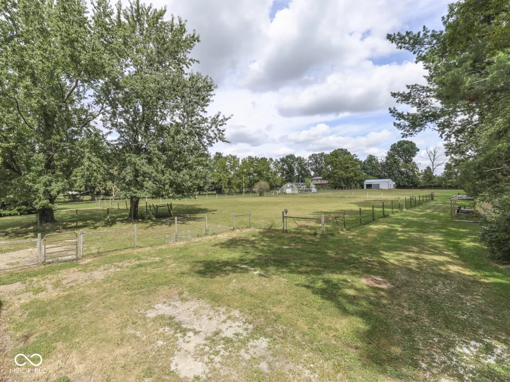 4051 400 ROAD W Bargersville, IN 46106