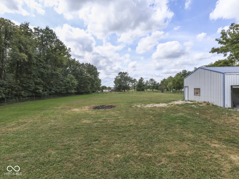 4051 400 ROAD W Bargersville, IN 46106