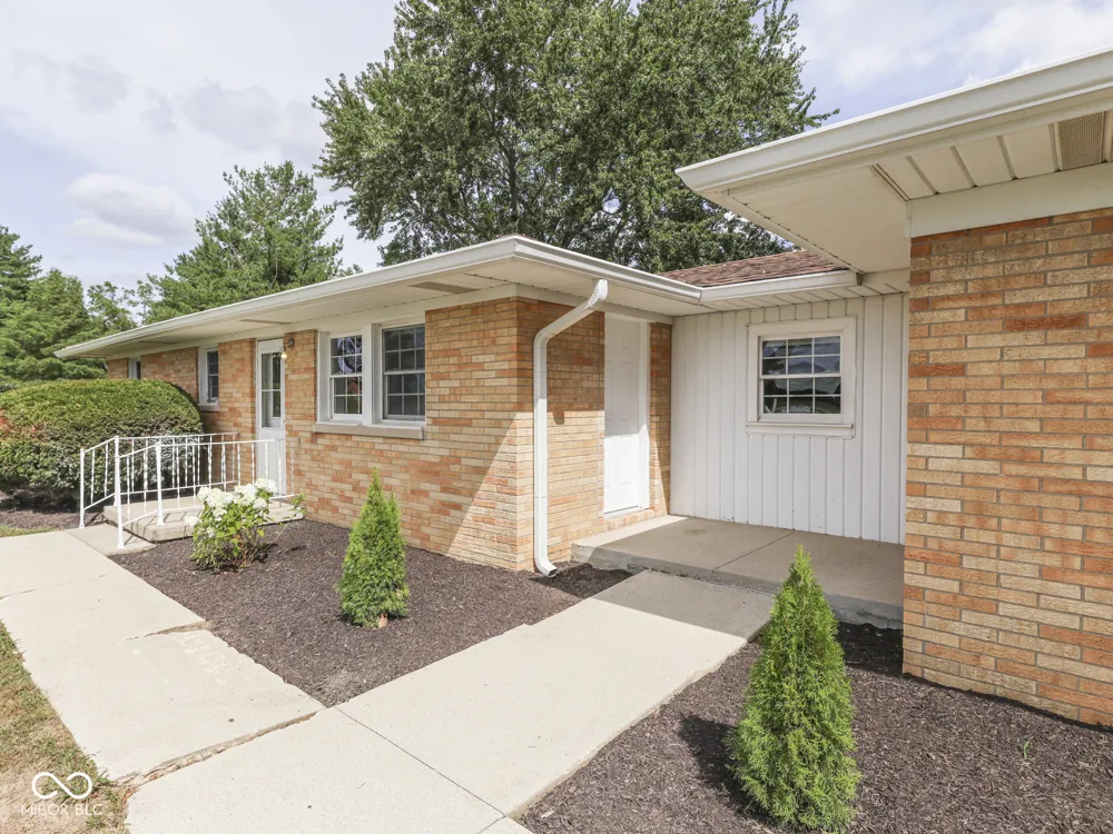 4051 400 ROAD W Bargersville, IN 46106