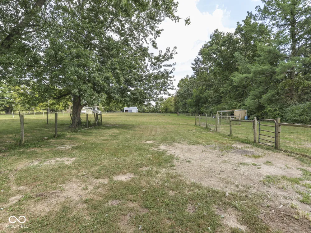4051 400 ROAD W Bargersville, IN 46106