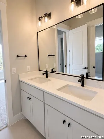 611 Parkview Pl Canyon Lake, TX 78133