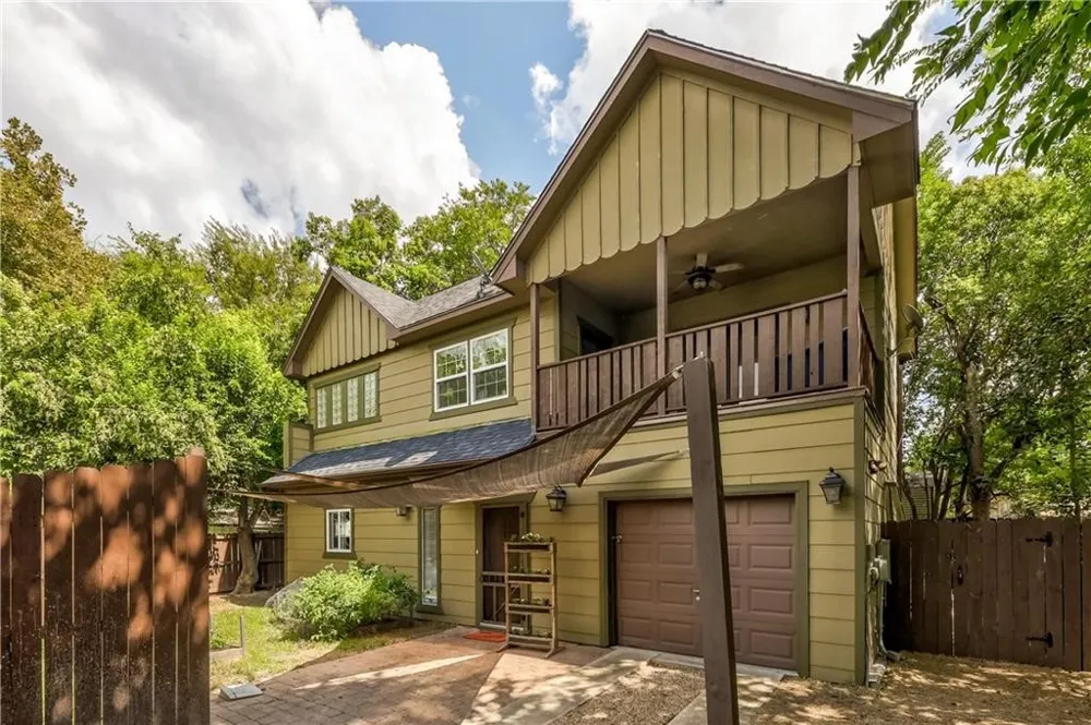 2415 Durwood Street #B Austin, TX 78704