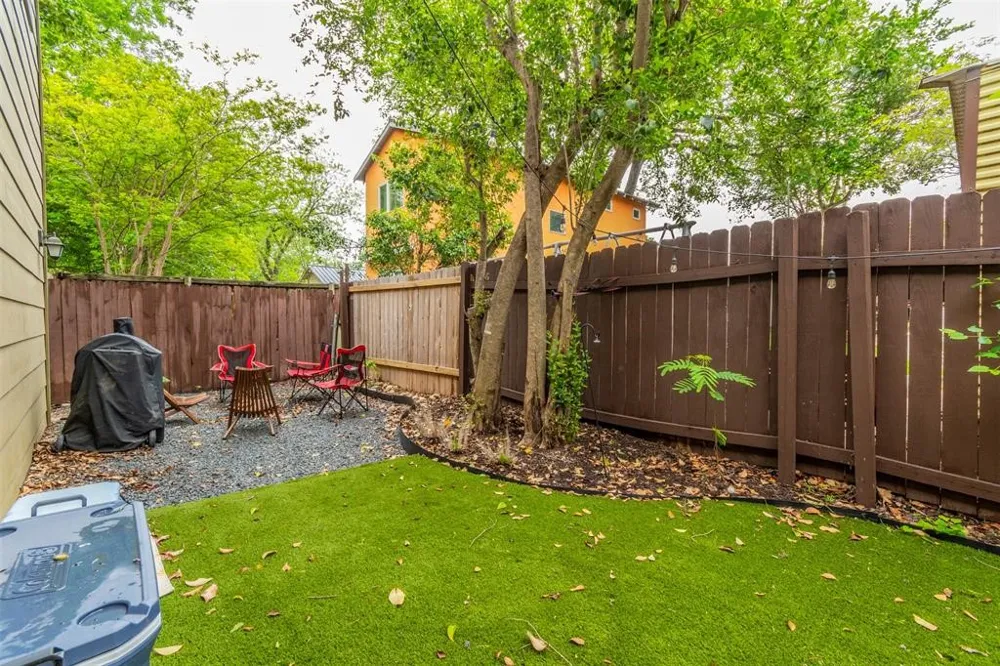 2415 Durwood Street #B Austin, TX 78704