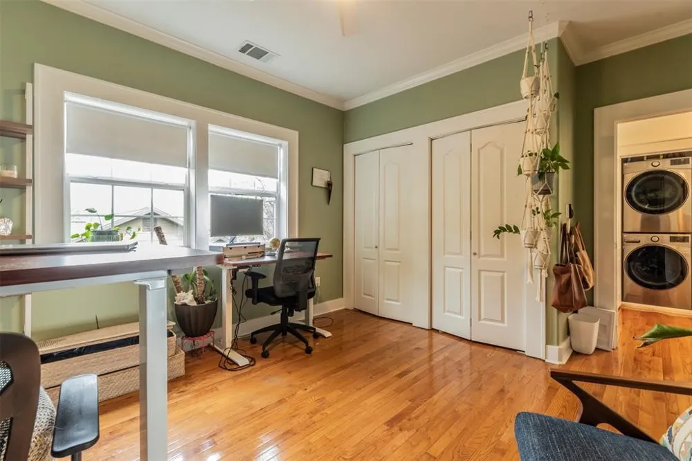 2415 Durwood Street #B Austin, TX 78704