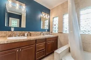 2415 Durwood Street #B Austin, TX 78704