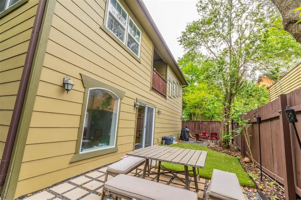 2415 Durwood Street #B Austin, TX 78704