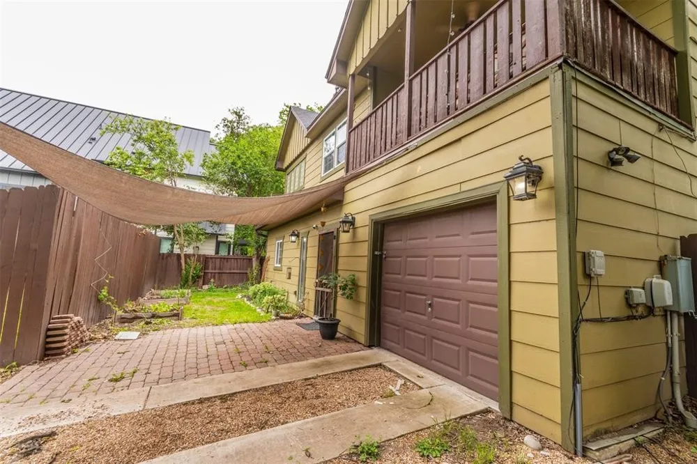 2415 Durwood Street #B Austin, TX 78704