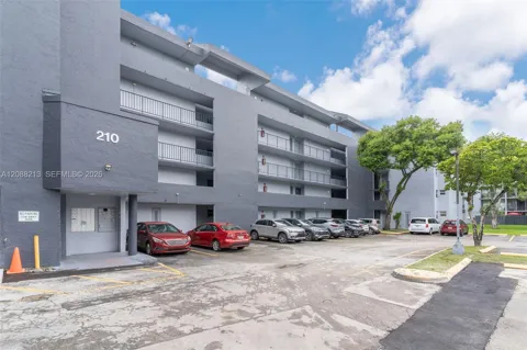 210 Fontainebleau Blvd #410