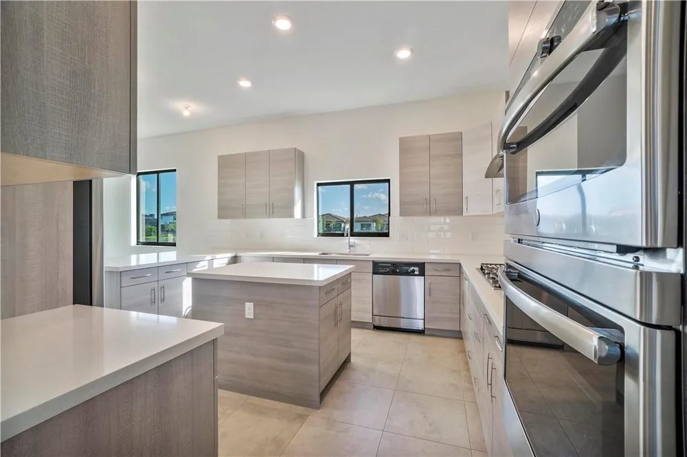 10870 OCEANO WAY Parkland, FL 33076