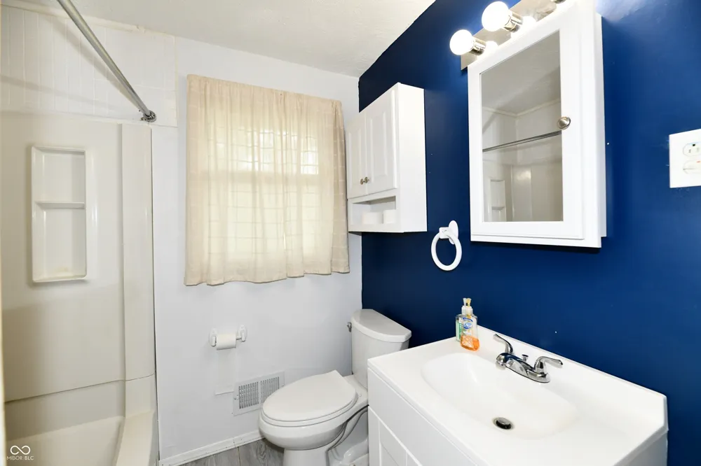 2051 Avon Avon, IN 46123
