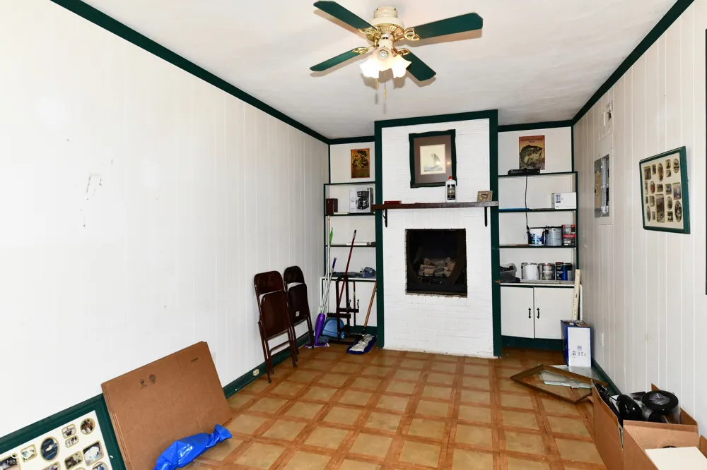 2051 Avon Avon, IN 46123