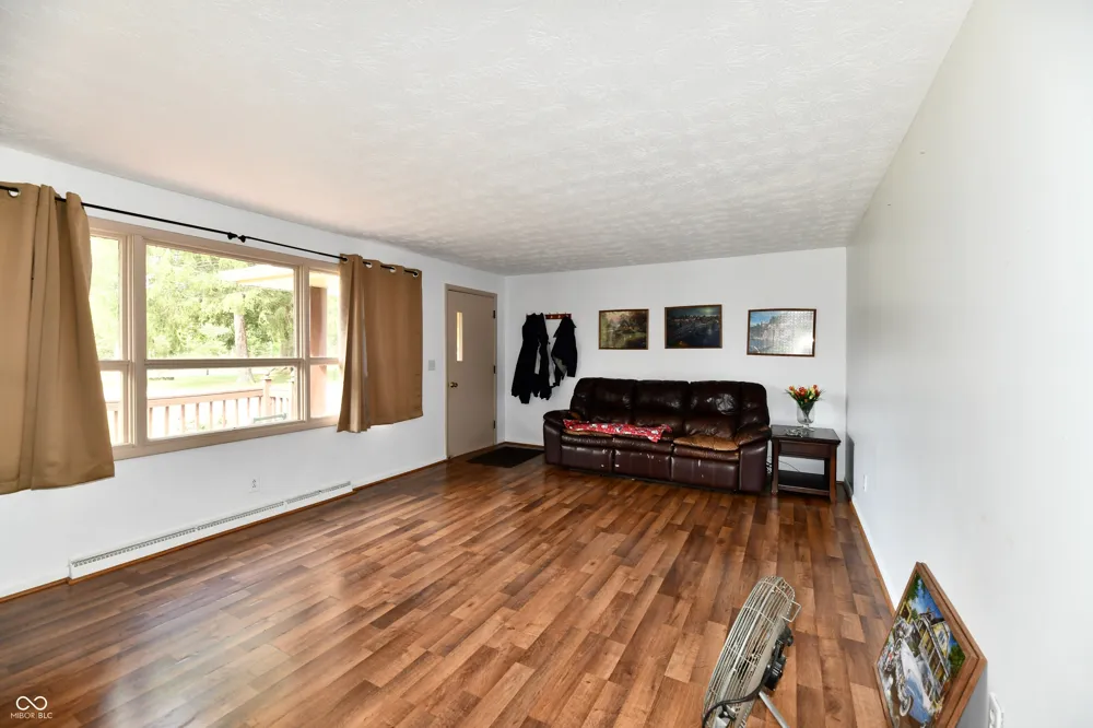 2051 Avon Avon, IN 46123