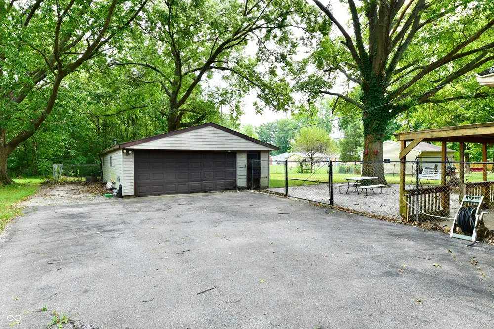 2051 Avon Avon, IN 46123