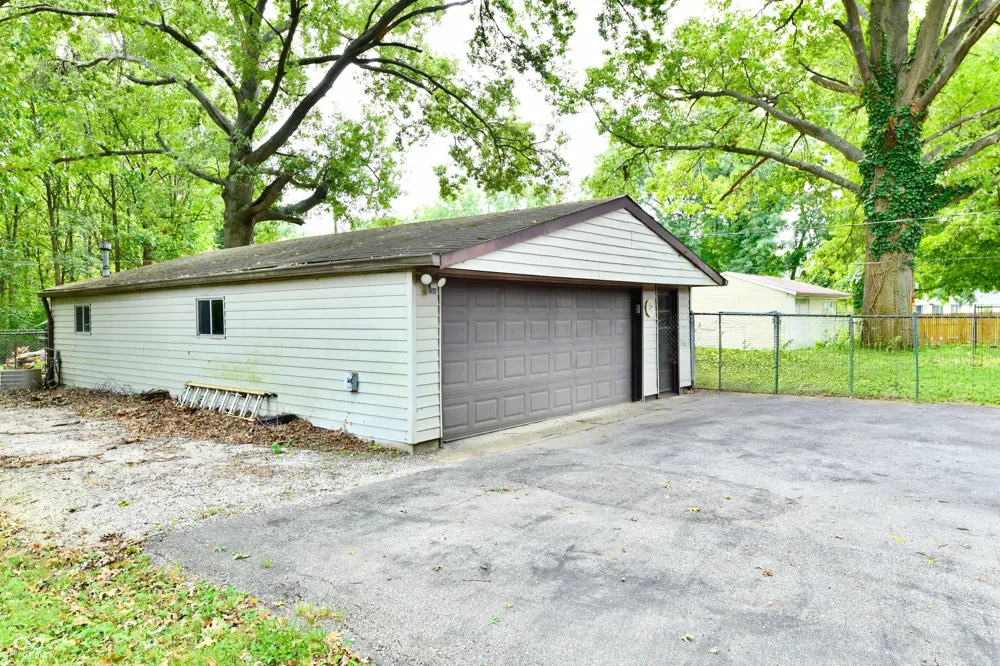 2051 Avon Avon, IN 46123