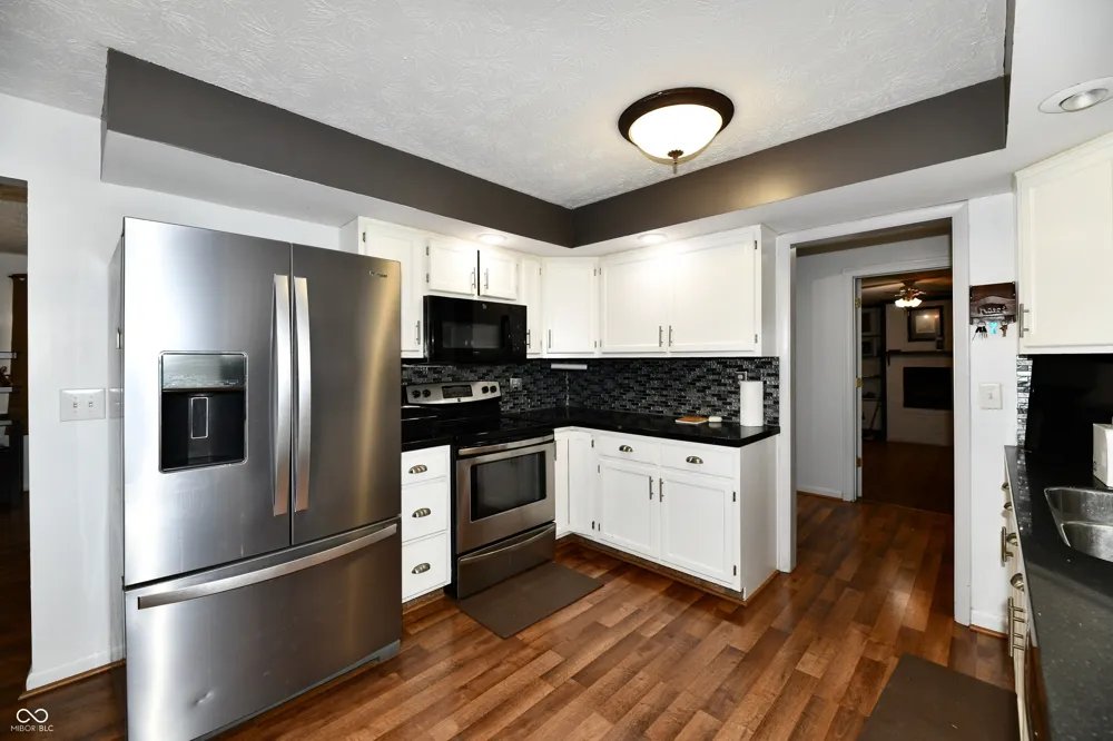 2051 Avon Avon, IN 46123