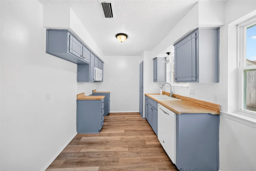 2461 Lisa Street Grand Prairie, TX 75051