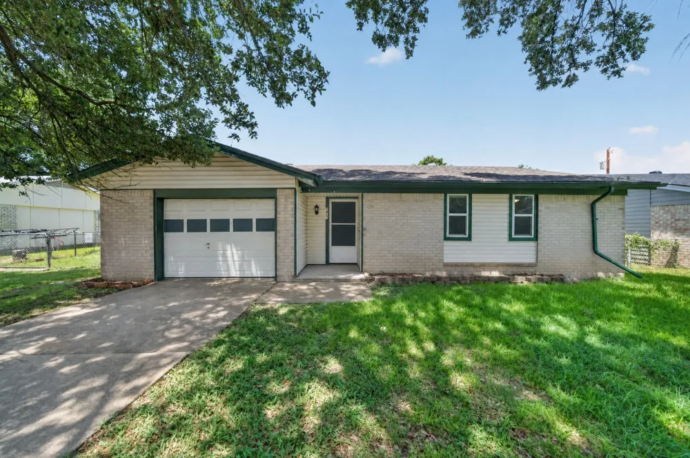 2461 Lisa Street Grand Prairie, TX 75051