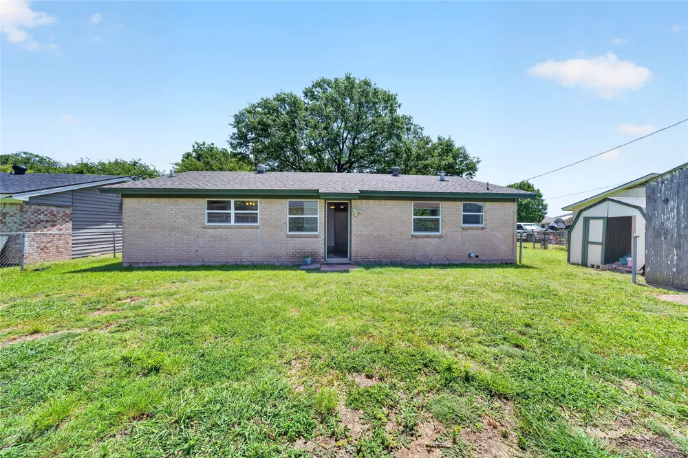 2461 Lisa Street Grand Prairie, TX 75051