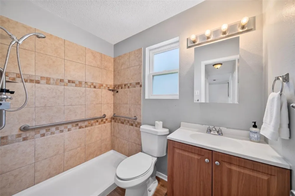 2461 Lisa Street Grand Prairie, TX 75051