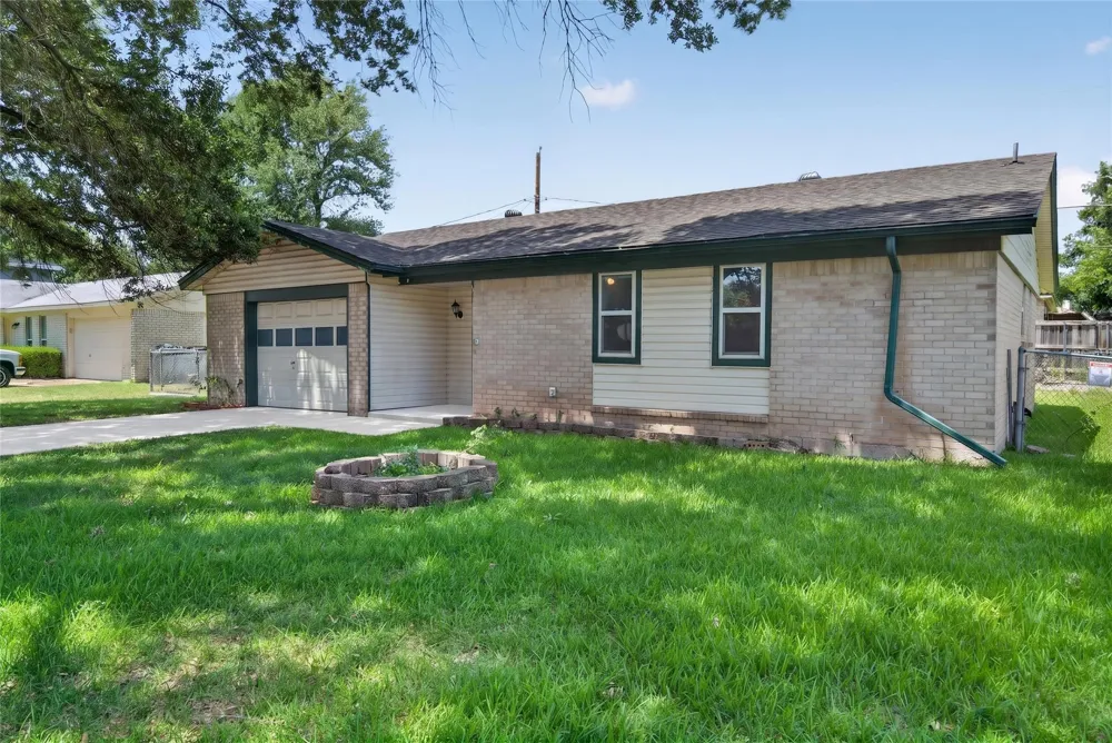 2461 Lisa Street Grand Prairie, TX 75051