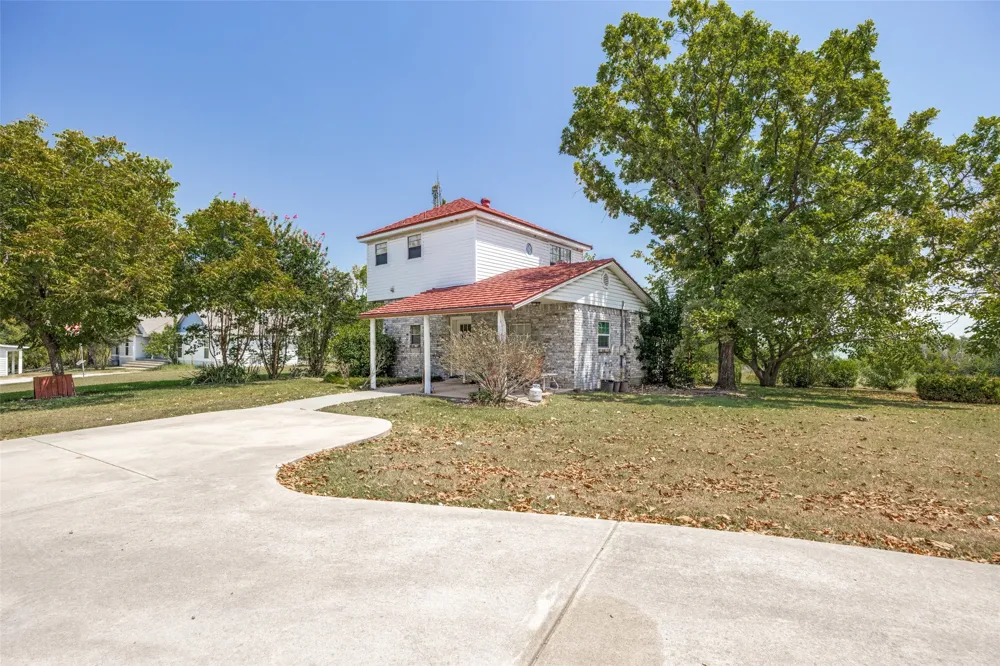 4449 County Road 895 Princeton, TX 75407