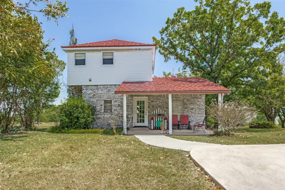 4449 County Road 895 Princeton, TX 75407