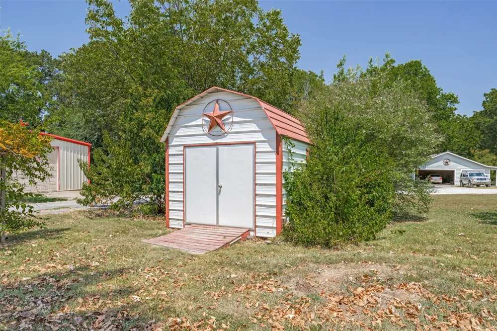 4449 County Road 895 Princeton, TX 75407