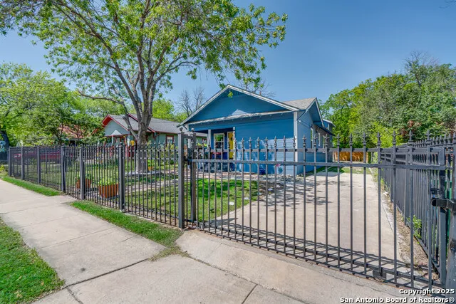 1505 W Craig Pl San Antonio, TX 78201