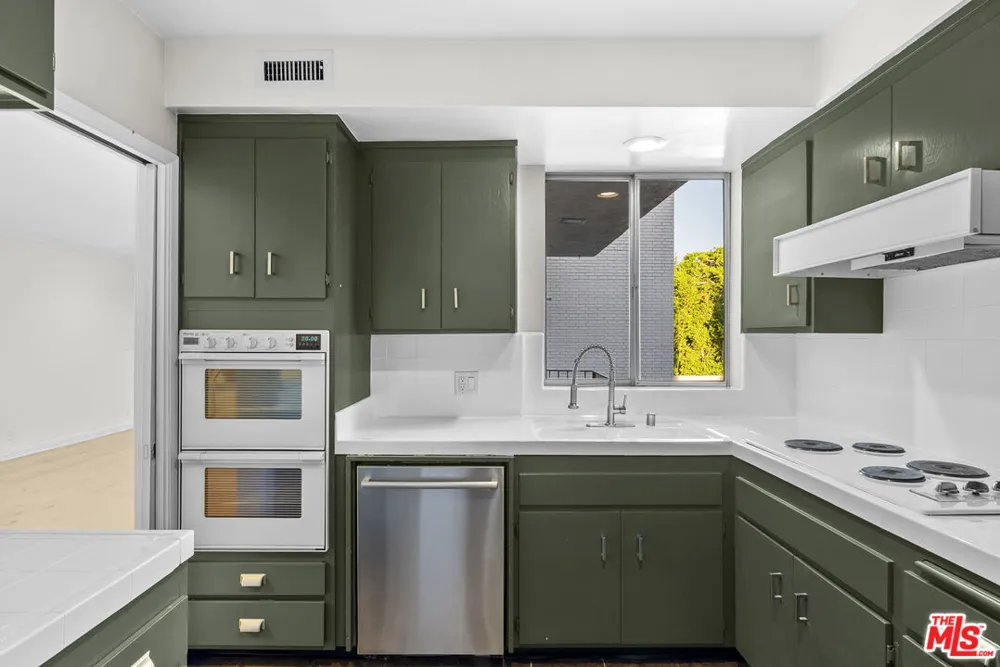 7309 Franklin Avenue Los Angeles, CA 90046