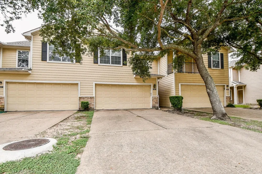 6011 Shadow Isle Lane Houston, TX 77084
