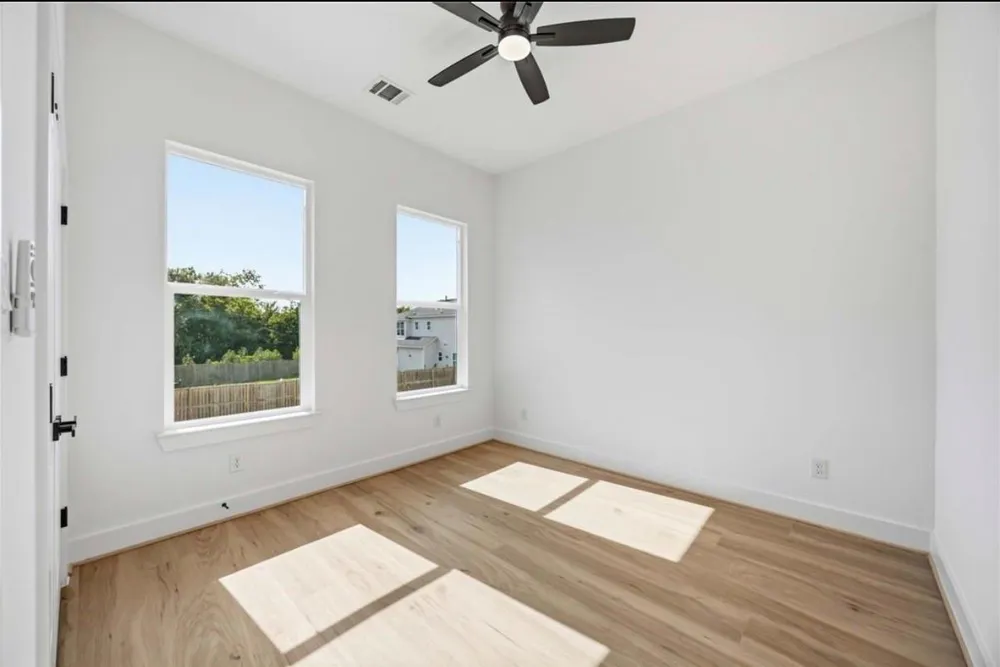 9106 Coffee Street #B Houston, TX 77033