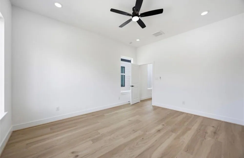 9106 Coffee Street #B Houston, TX 77033