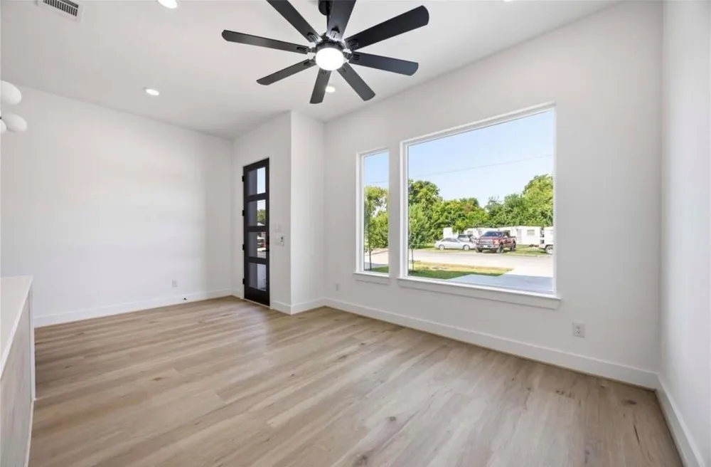 9106 Coffee Street #B Houston, TX 77033
