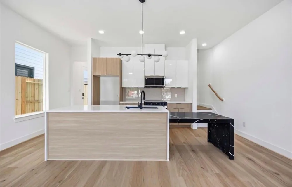 9106 Coffee Street #B Houston, TX 77033