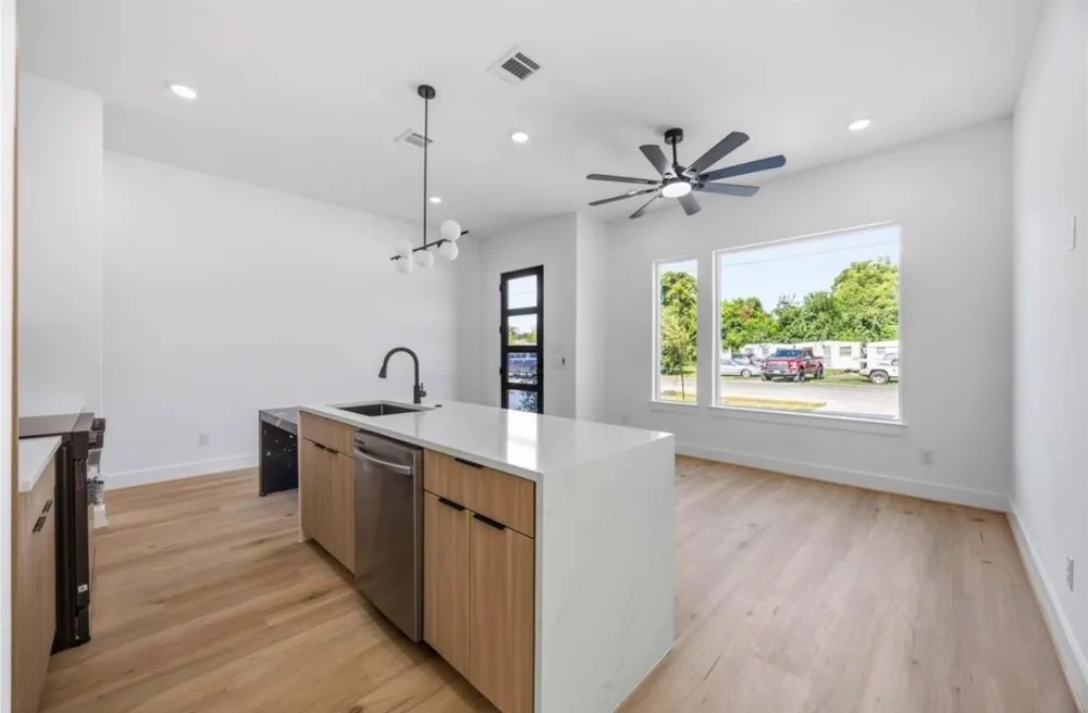 9106 Coffee Street #B Houston, TX 77033