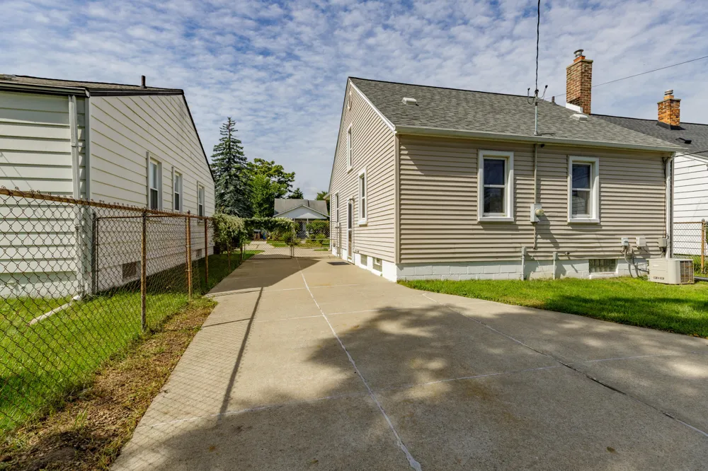 4127 Winifred Street Wayne, MI 48184