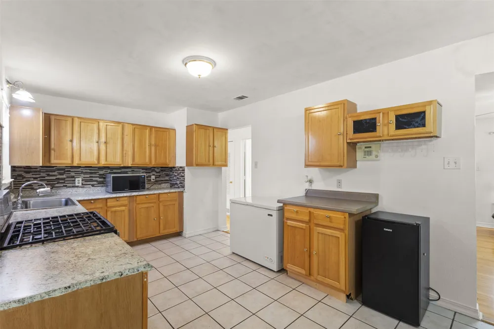 4805 Ira Street Haltom City, TX 76117