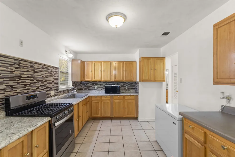 4805 Ira Street Haltom City, TX 76117